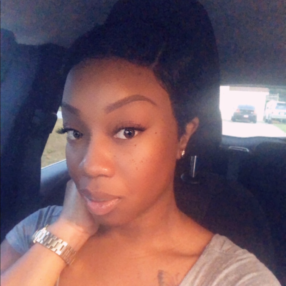 Meet your Posher, Kenisha